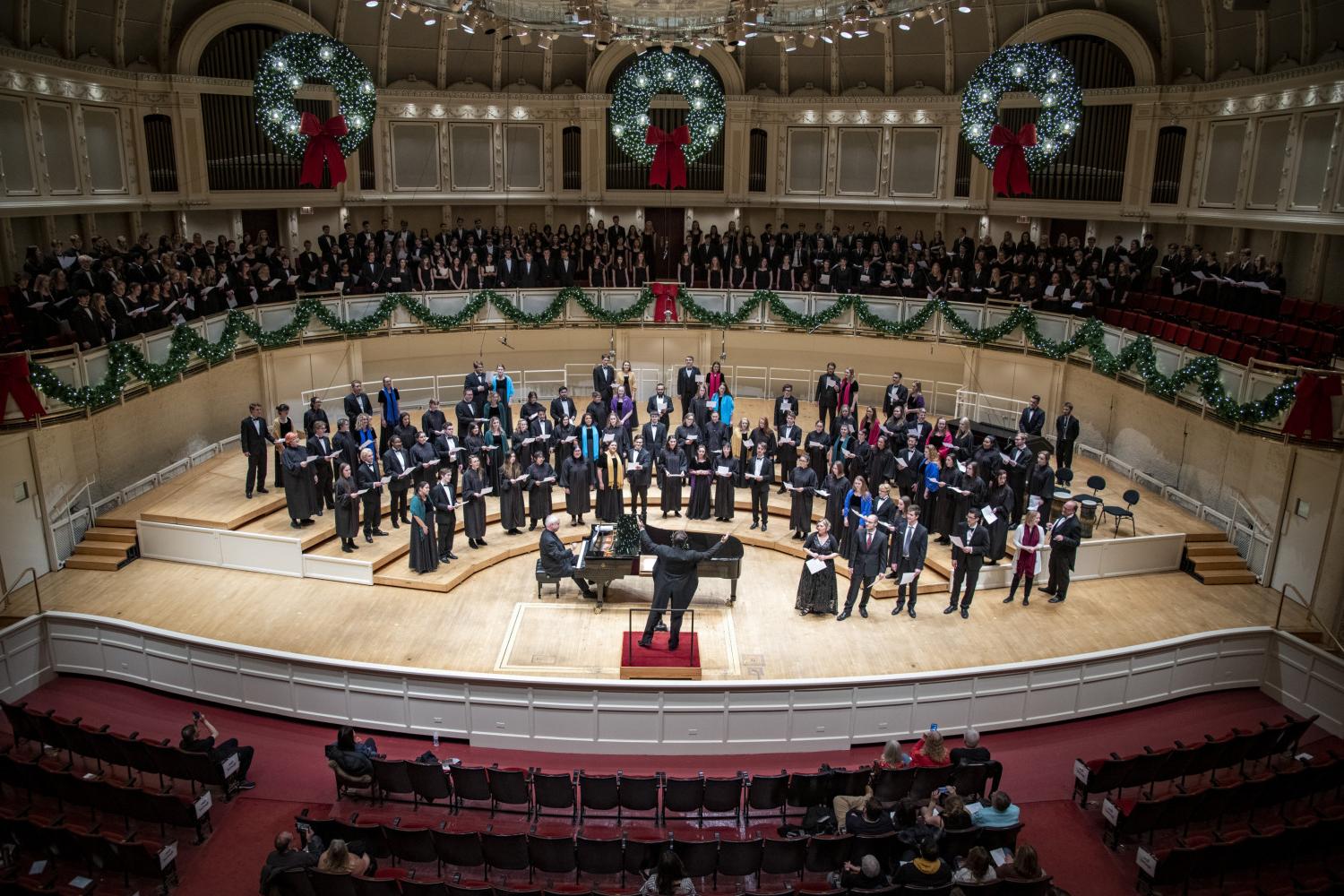 The <a href='http://qqt.daves-studio.com'>bv伟德ios下载</a> Choir performs in the Chicago Symphony Hall.
